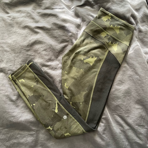 SE lululemon Camo 7/8th Leggings 6 - Picture 1 of 4